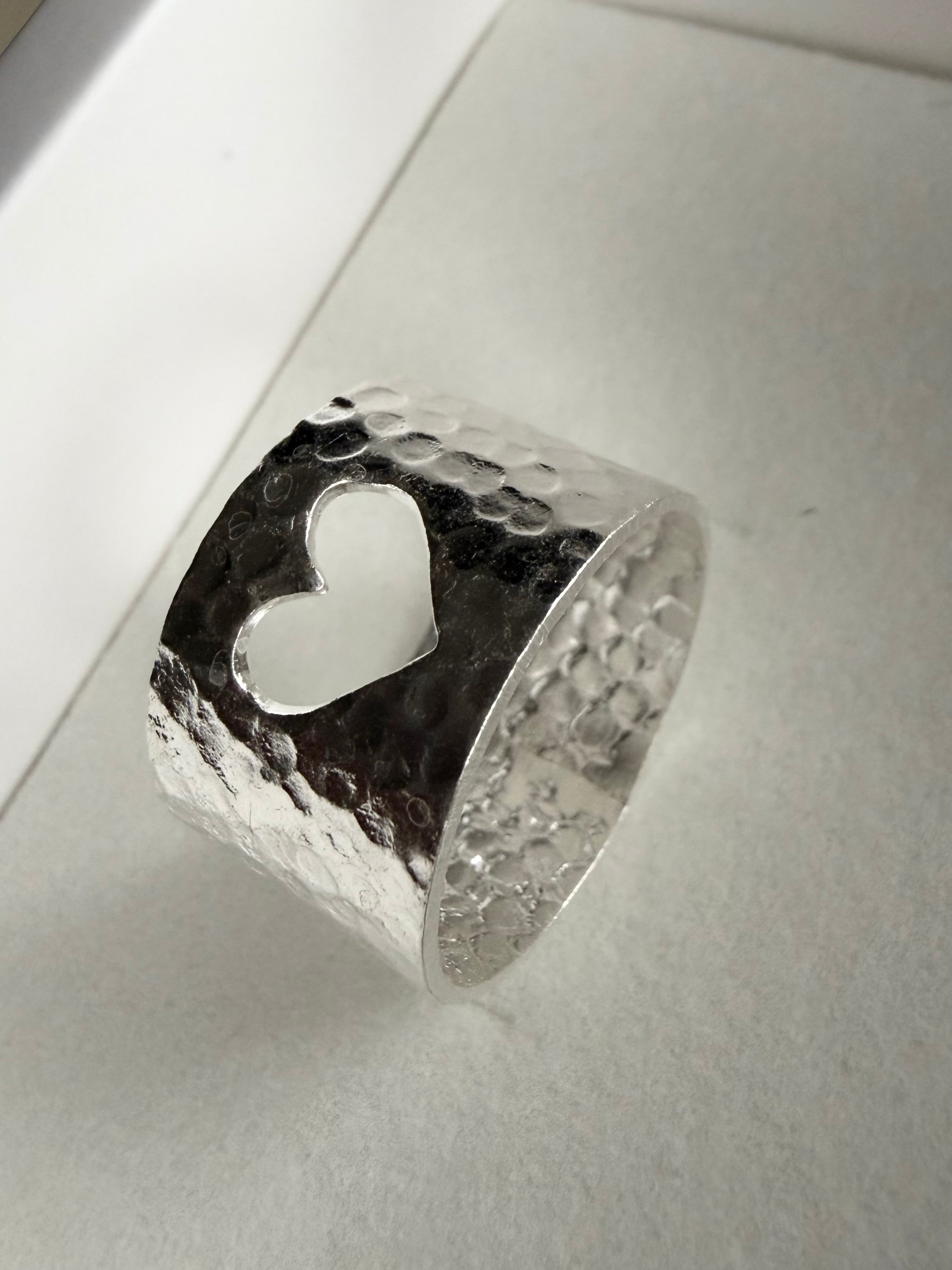 Anillo MARTILLADO CORAZÓN | Talle 9